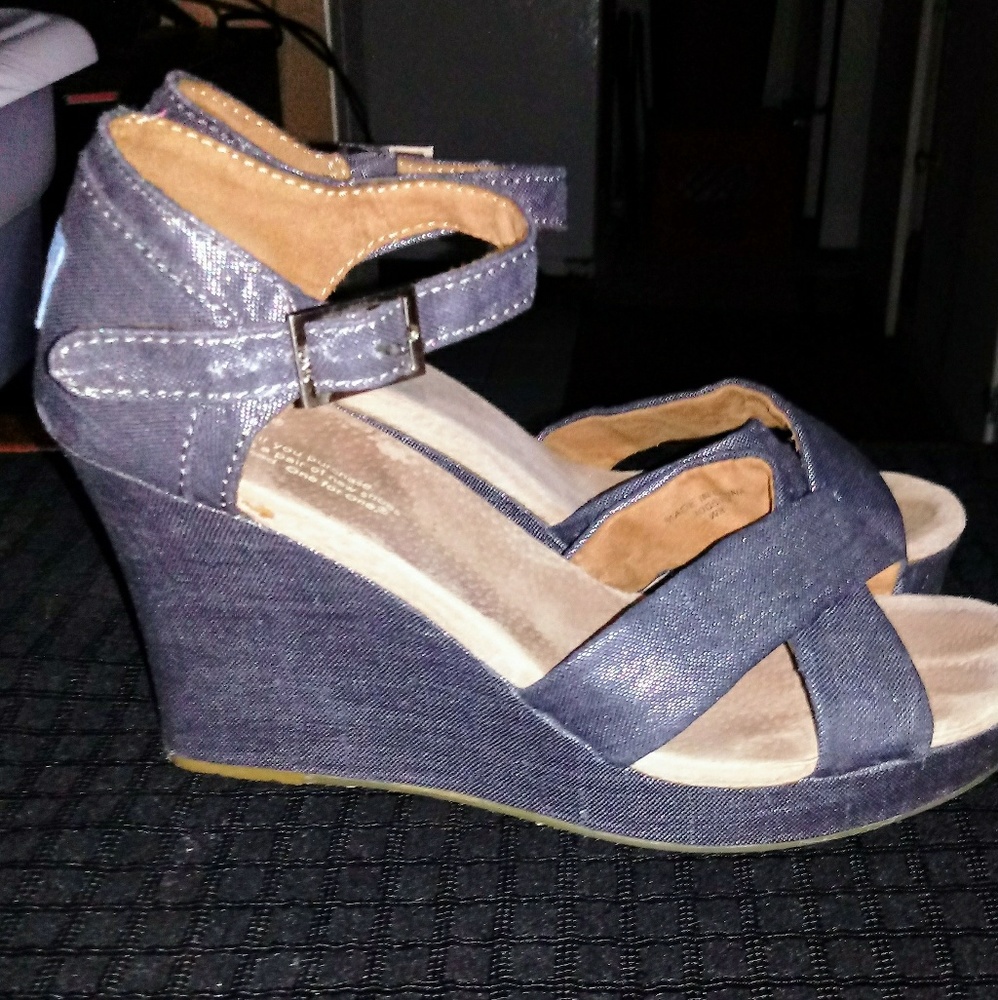 Tom's wedge open toe ankle strap size 8